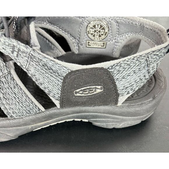 Keen Newport closed toe water sandals size 9.5 main image 12